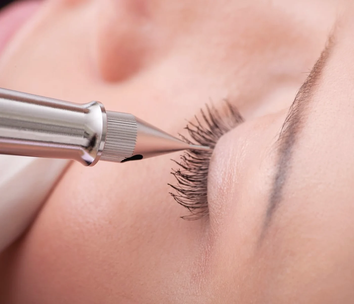 Natürliches Permanent Make-up: Warum weniger oft besser aussieht